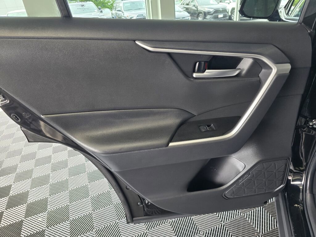 Used 2025 Toyota RAV4 XLE AWD/4WD image 36