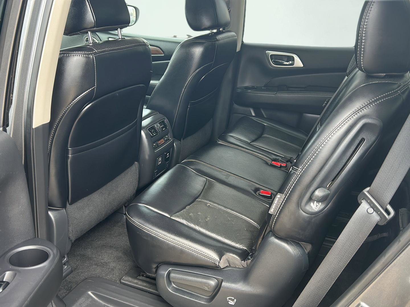 Used 2018 Nissan Pathfinder Platinum AWD/4WD image 28