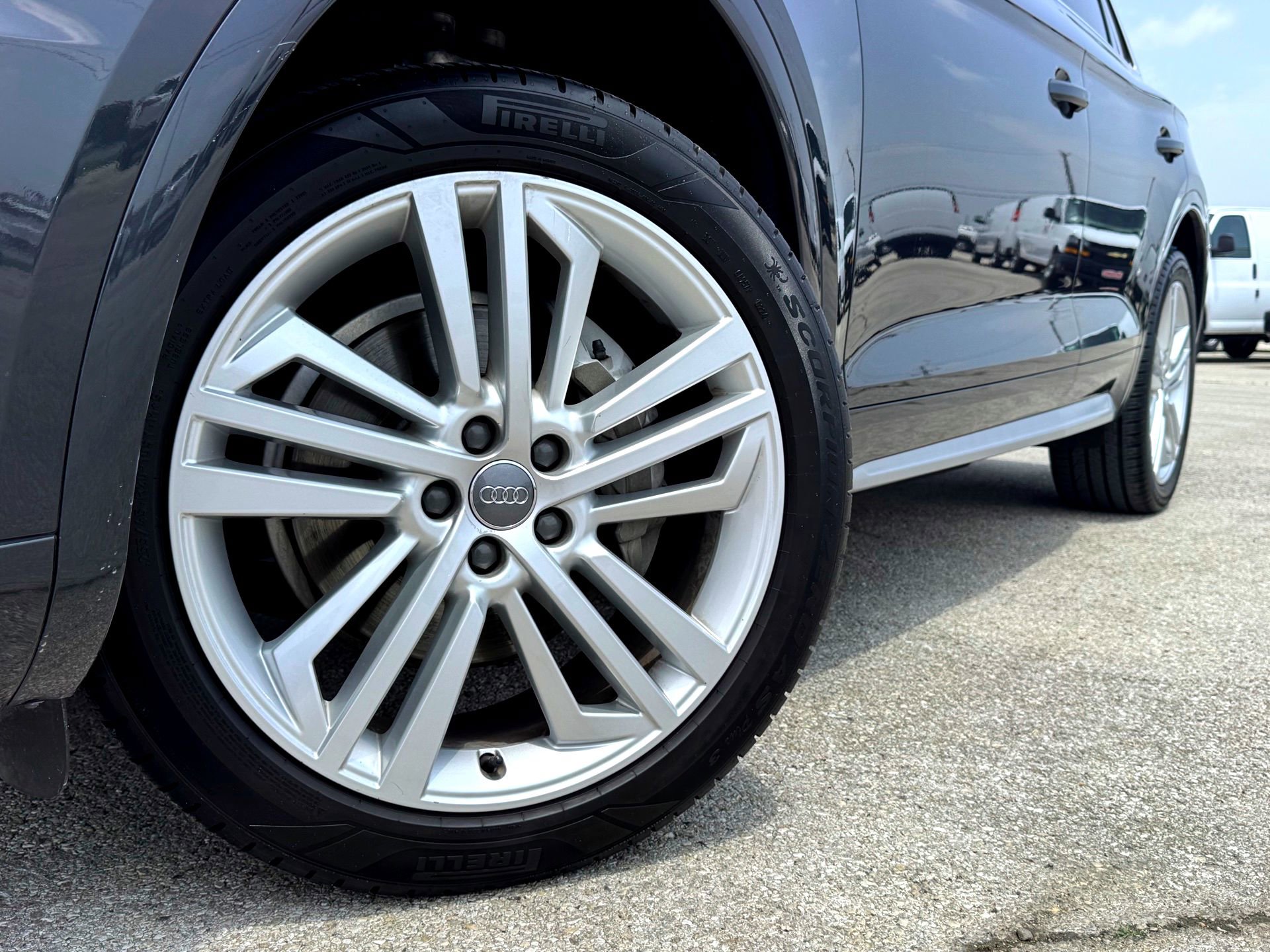 Used 2019 Audi Q5 2.0T Premium Plus w/ Premium Plus Package AWD/4WD image 2