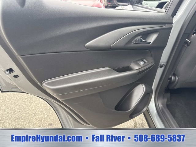 Used 2025 Chevrolet TrailBlazer LT AWD/4WD image 16