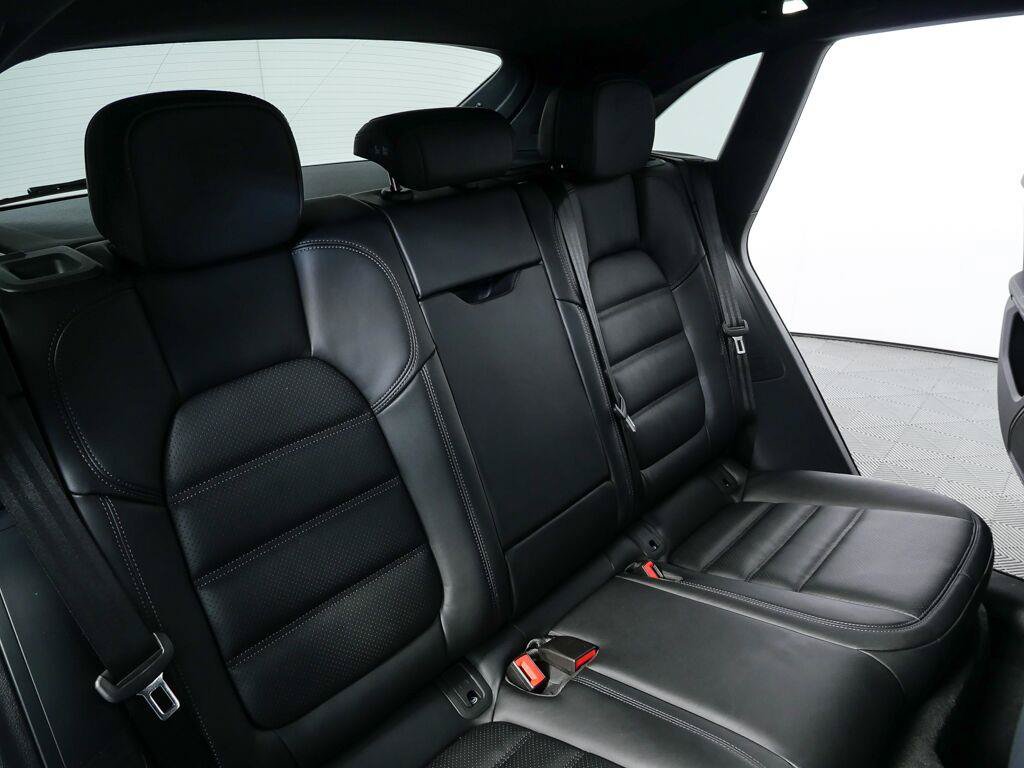 Certified 2026 Porsche Macan AWD/4WD image 20