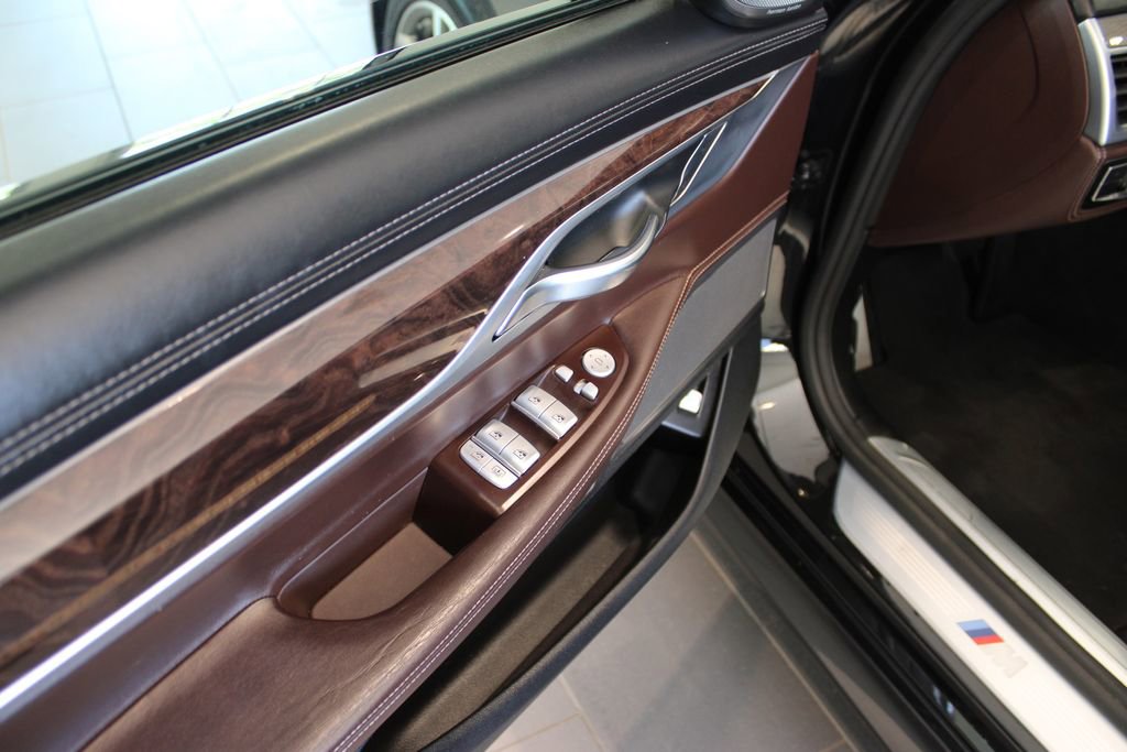 Used 2017 BMW 750i xDrive AWD/4WD image 28