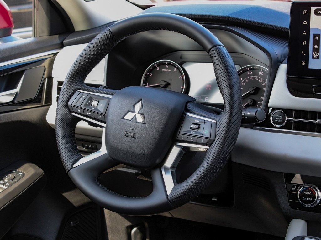 Used 2025 Mitsubishi Outlander SE AWD/4WD image 25
