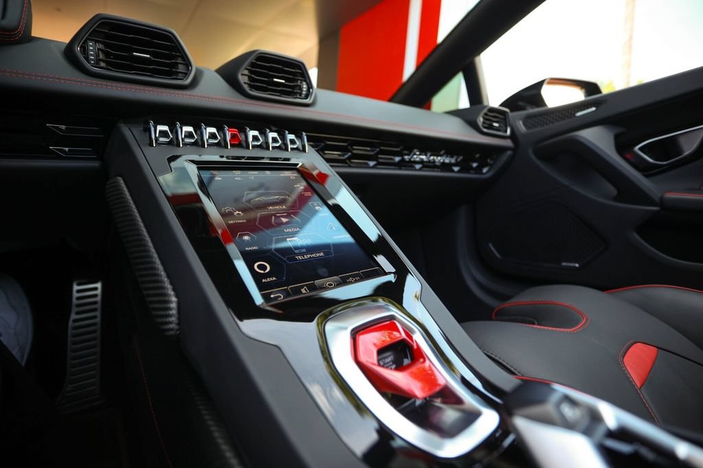 Used 2020 Lamborghini Huracan EVO RWD image 44