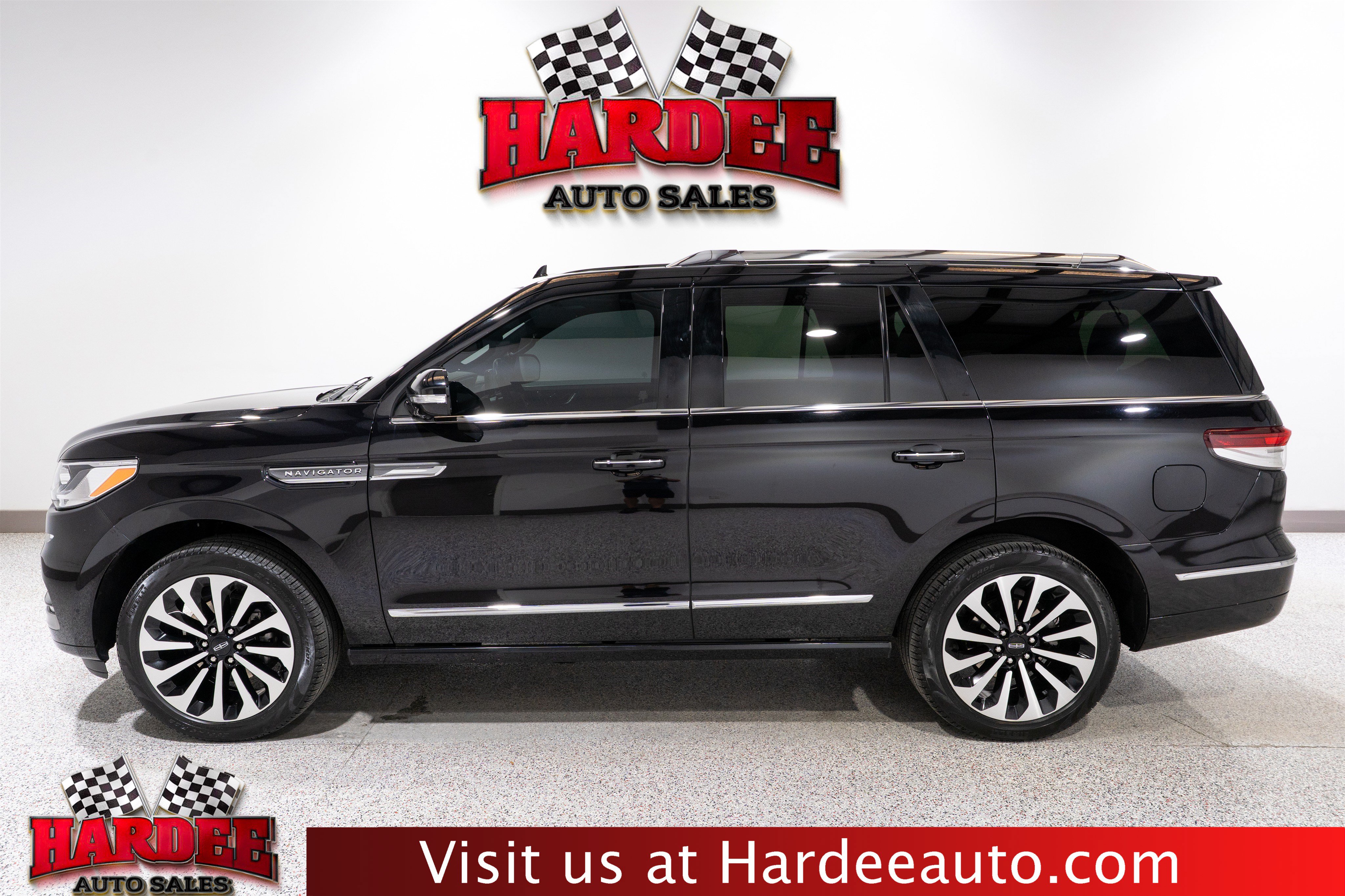 Used 2024 Lincoln Navigator Reserve AWD/4WD image 1