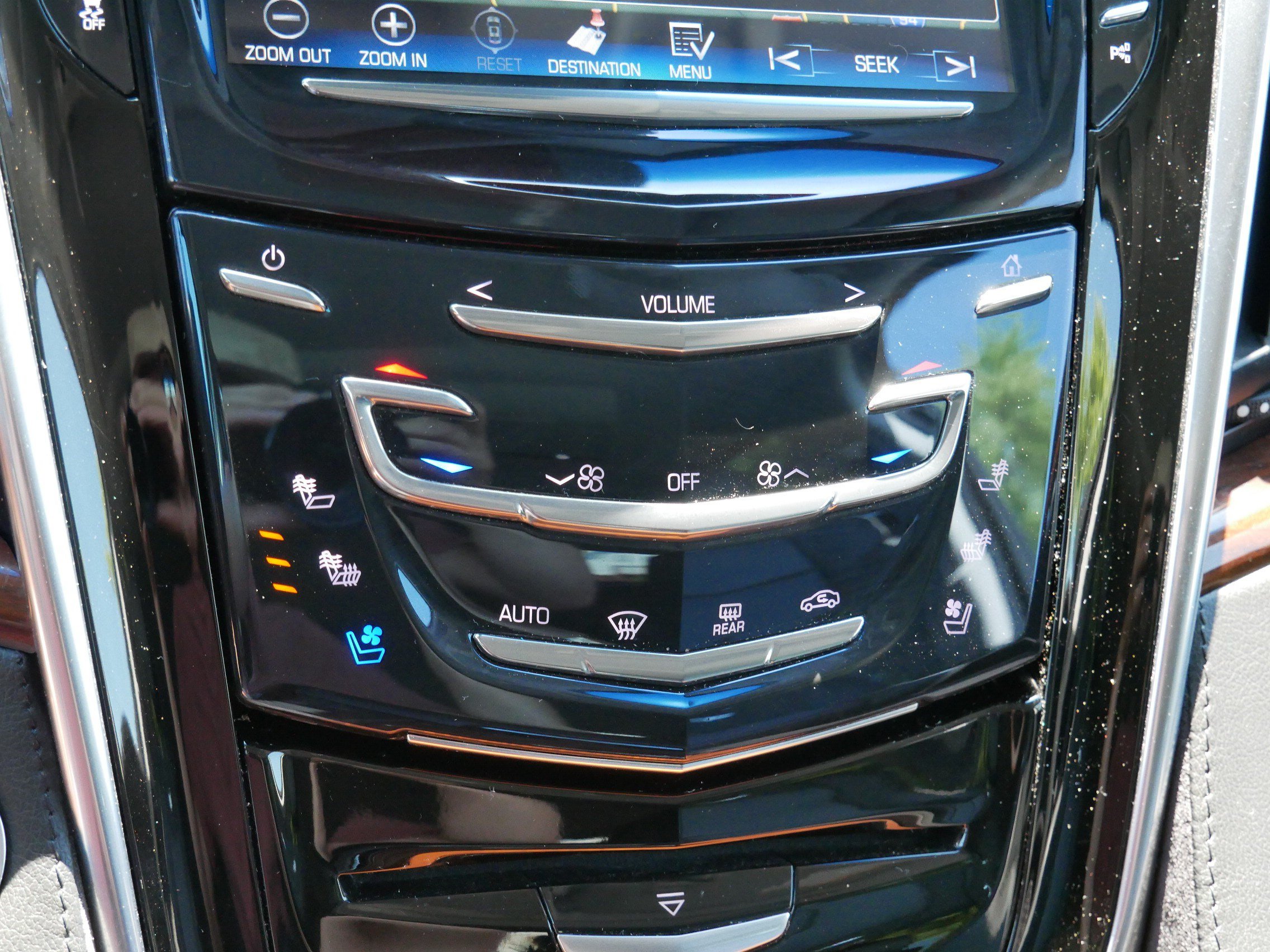Used 2019 Cadillac Escalade ESV Premium Luxury AWD/4WD image 23