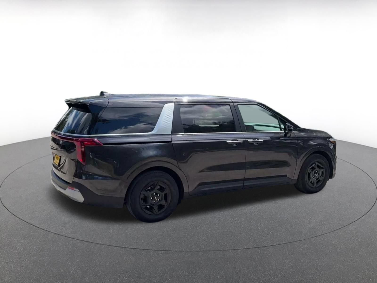 Used 2026 Kia Carnival FWD image 14