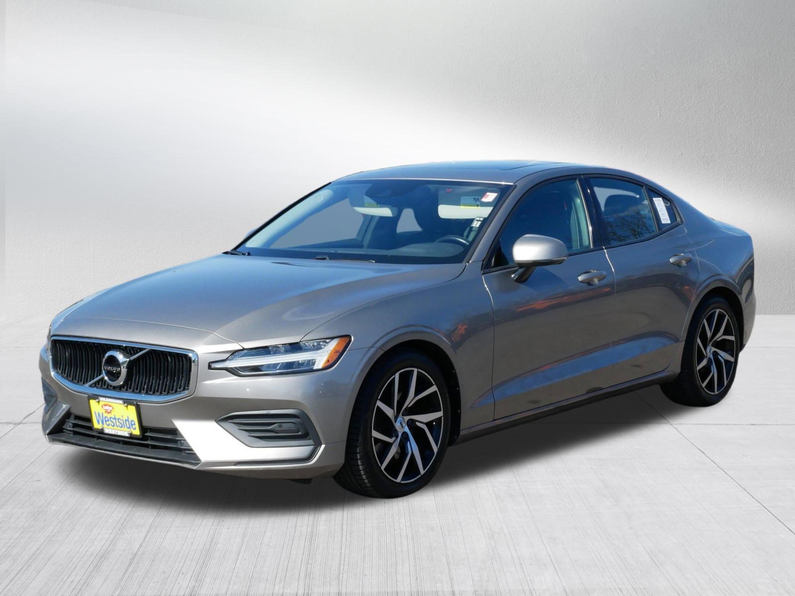 Used 2019 Volvo S60 T6 Momentum w/ Premium Package image 3