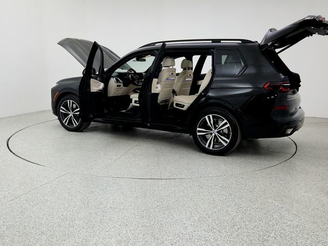 Used 2023 BMW X7 xDrive40i w/ M Sport Package image 12