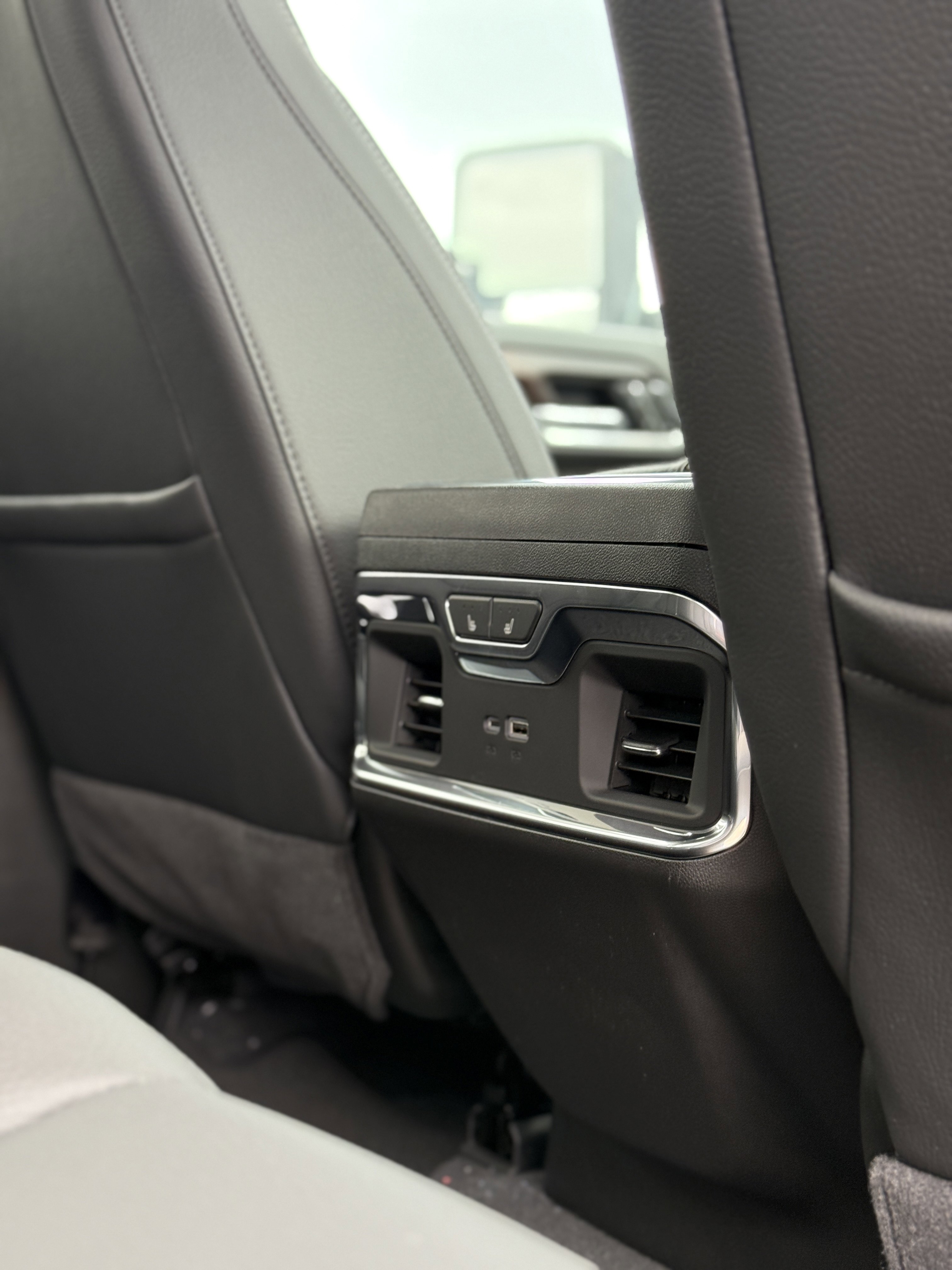 New 2025 GMC Sierra 3500 Denali w/ Technology Package image 17