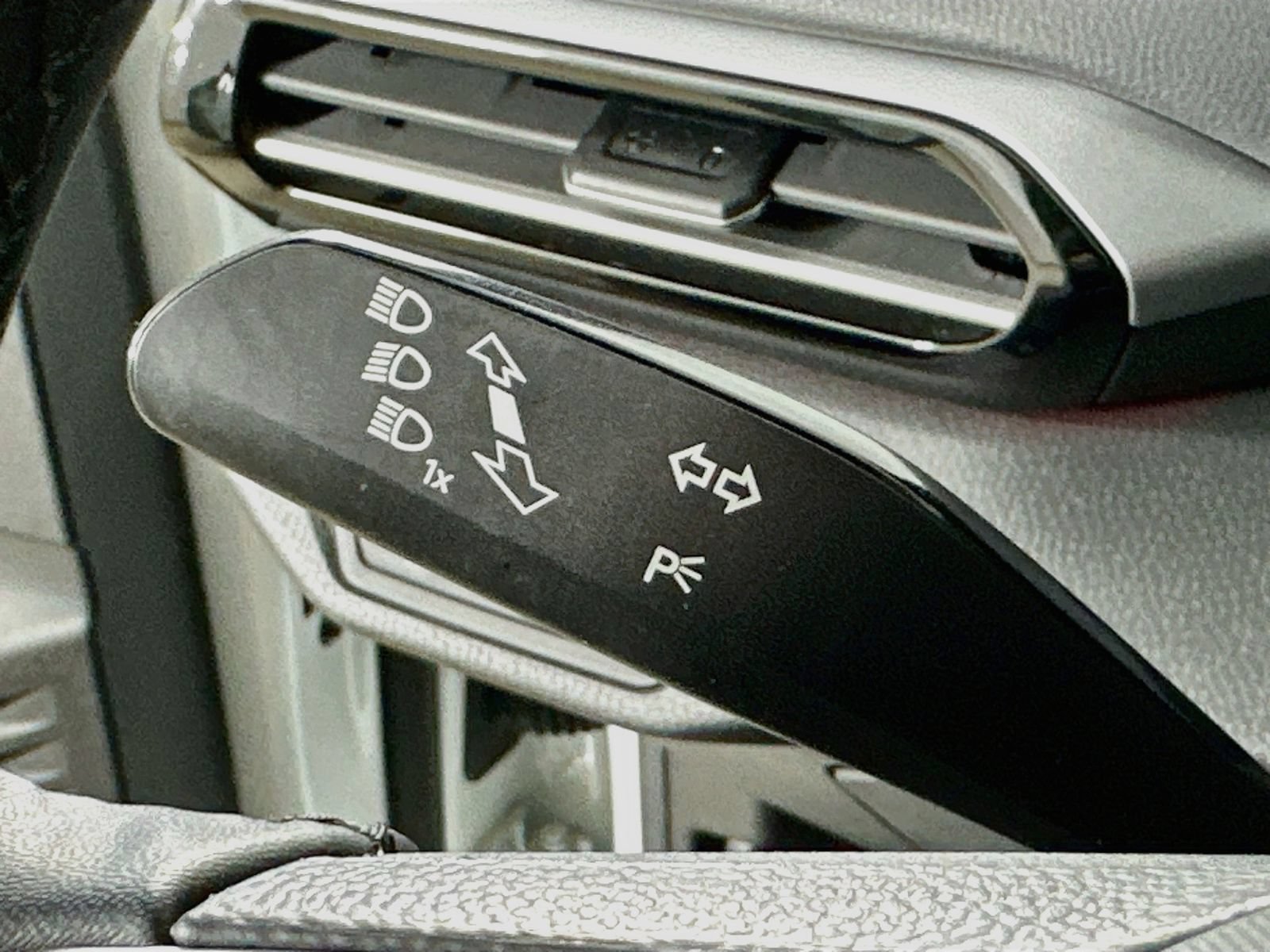 Certified 2023 Volkswagen ID.4 Pro AWD/4WD image 20