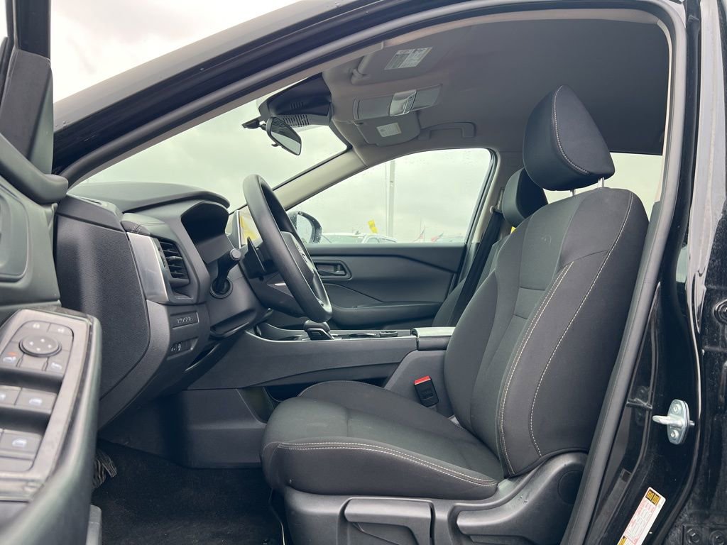 Used 2024 Nissan Rogue S image 10