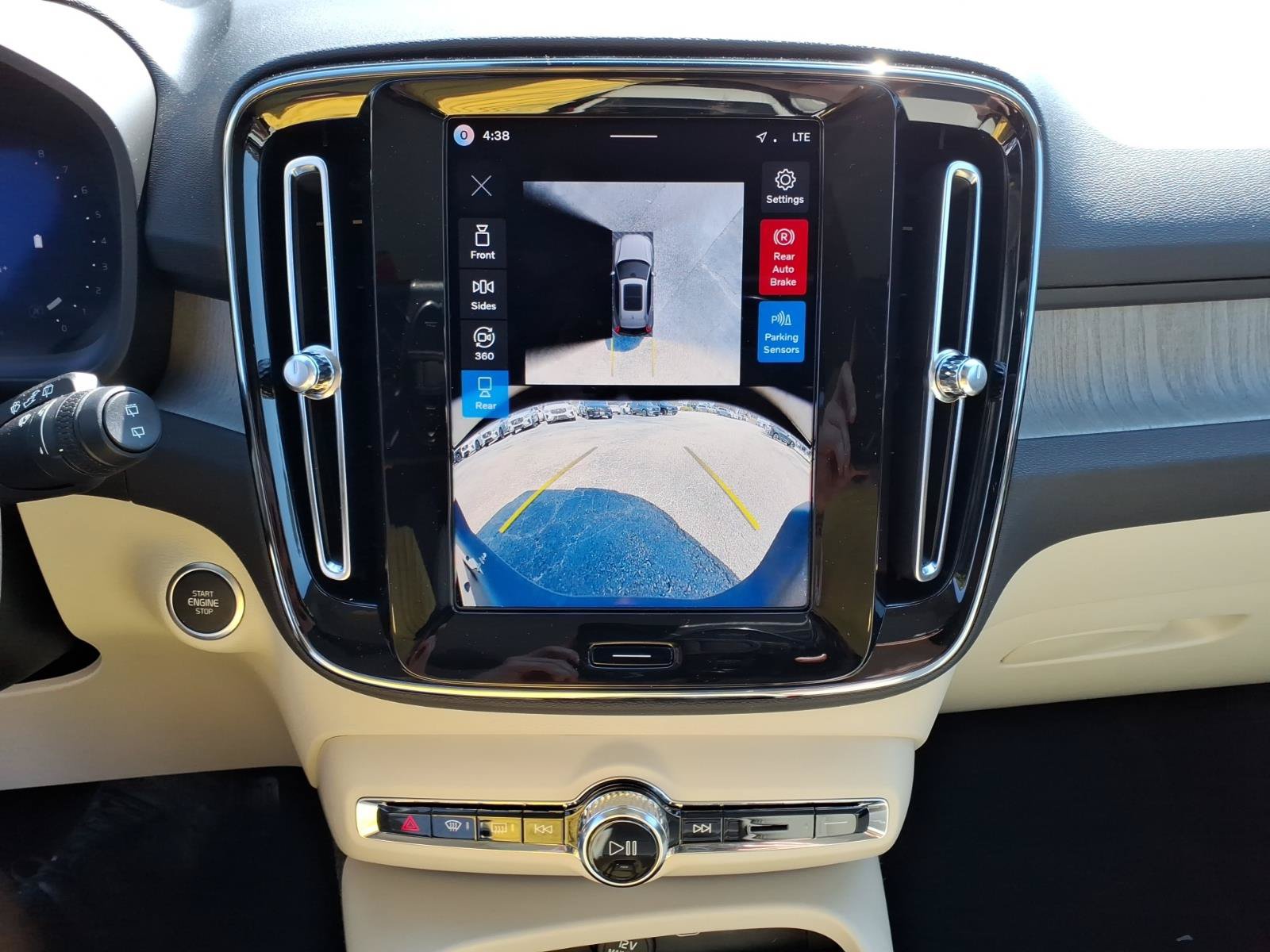 New 2026 Volvo XC40 B5 Ultra w/ Protection Package Premier AWD/4WD image 15