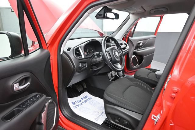 Used 2023 Jeep Renegade Latitude w/ Premium Group AWD/4WD image 9