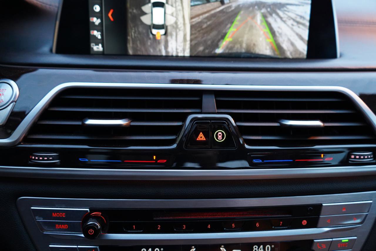 Used 2018 BMW 750i xDrive image 52