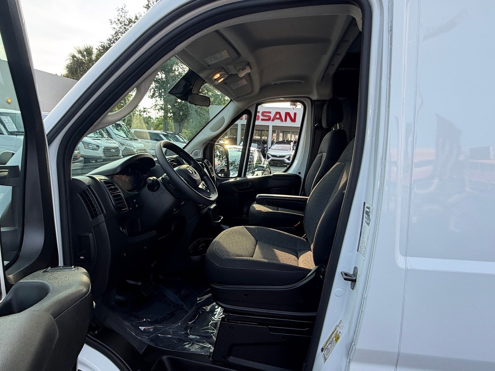 Used 2025 RAM ProMaster 2500 w/ U-Haul Equipment Group FWD image 9