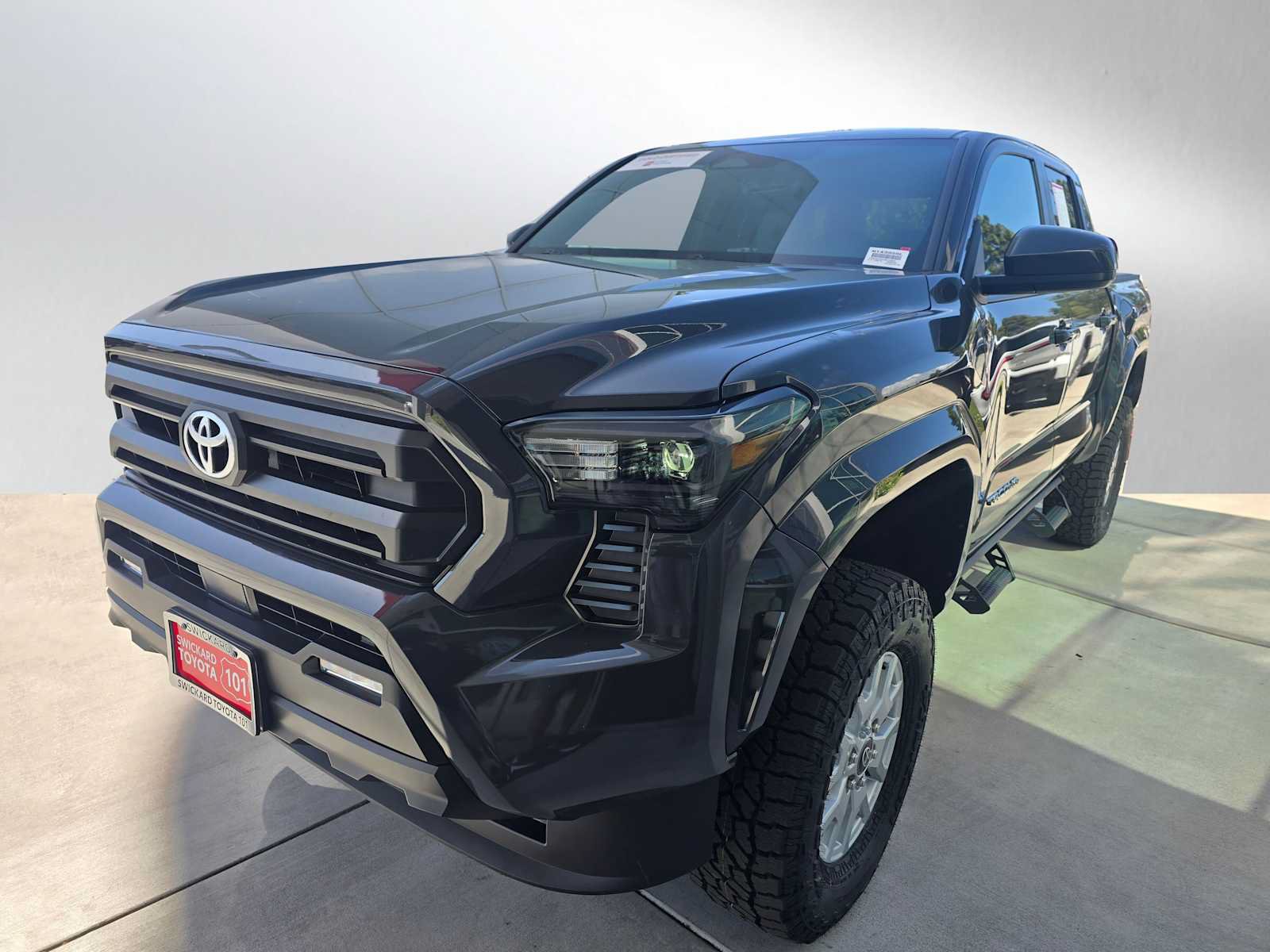 Used 2025 Toyota Tacoma SR5 AWD/4WD image 14