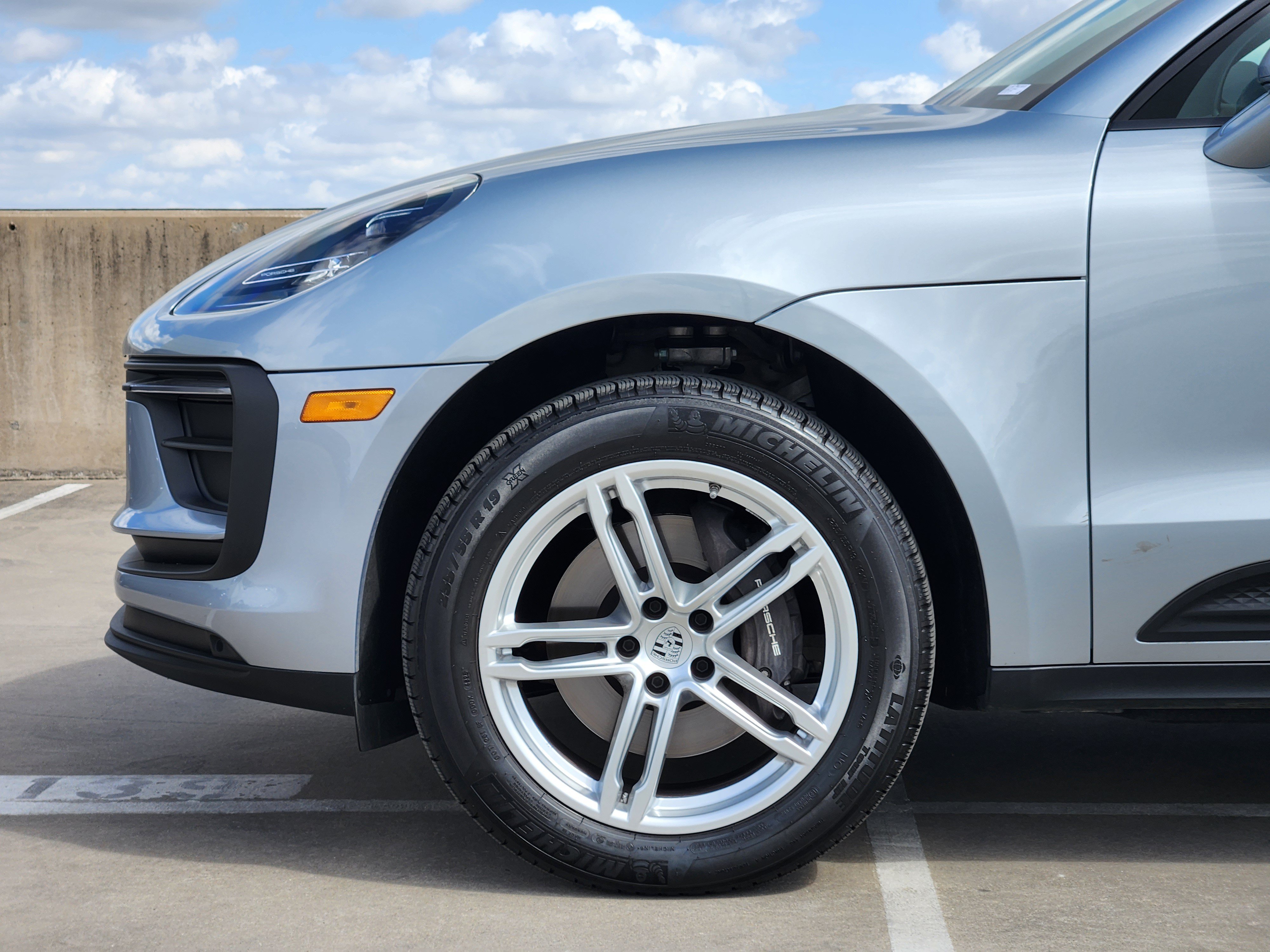 Certified 2026 Porsche Macan AWD/4WD image 13