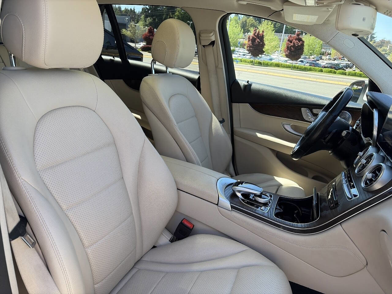 Used 2019 Mercedes-Benz GLC 300 4MATIC image 19