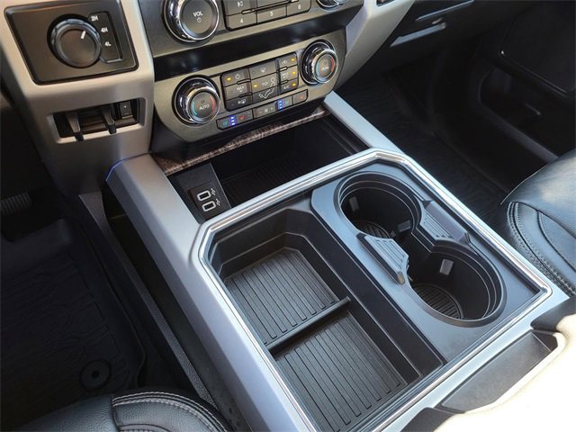 Used 2019 Ford F250 Lariat w/ Chrome Package image 28