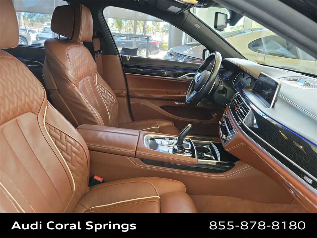 Used 2018 BMW M760i xDrive image 14