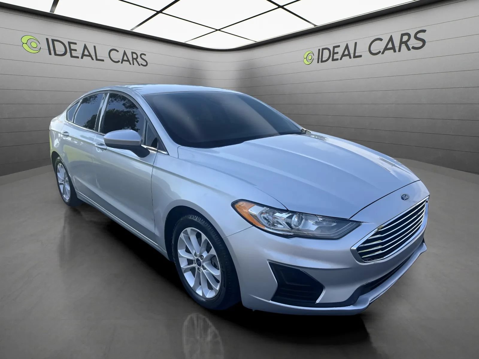 Used 2019 Ford Fusion SE FWD image 3