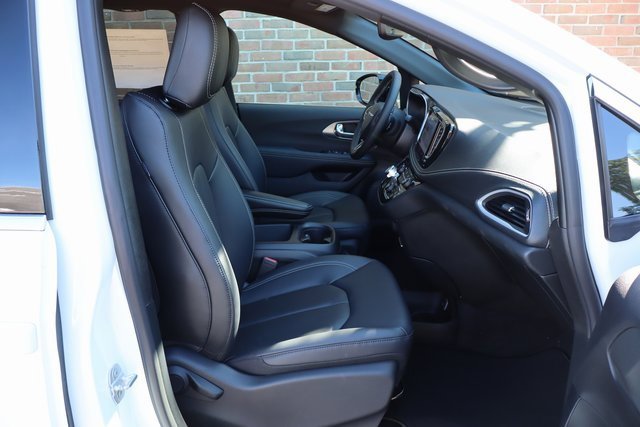 New 2026 Chrysler Pacifica Select image 56