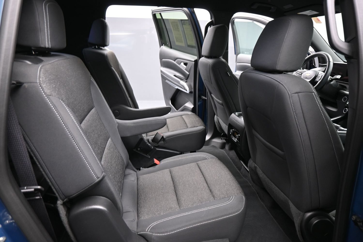 Used 2025 Chevrolet Traverse LT FWD image 17