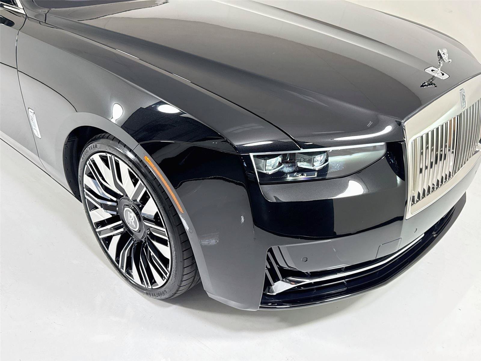 Used 2025 Rolls-Royce Ghost AWD/4WD image 40