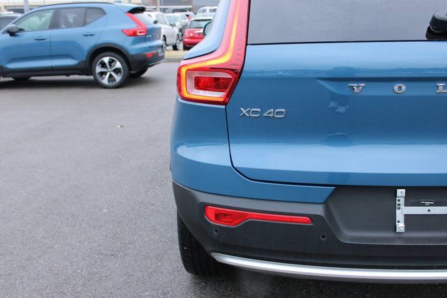Used 2025 Volvo XC40 B5 Plus AWD/4WD image 46