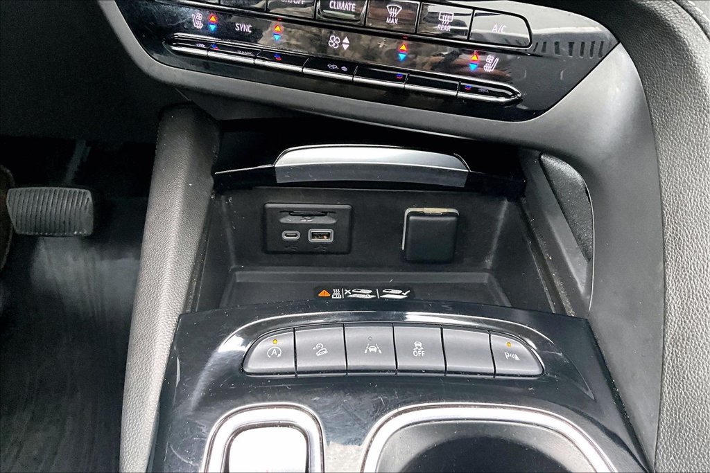 Used 2021 Buick Envision Avenir AWD/4WD image 16