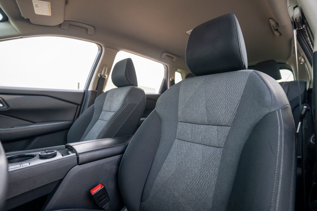 Used 2024 Nissan Rogue SV AWD/4WD image 6