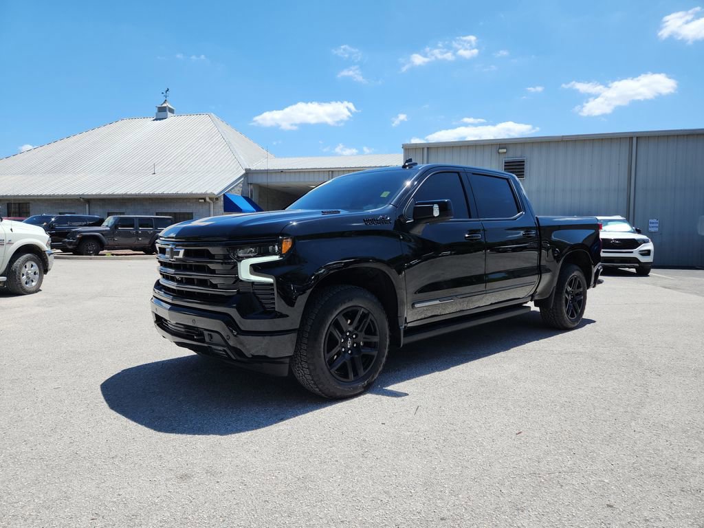 Used 2024 Chevrolet Silverado 1500 High Country w/ Midnight Edition AWD/4WD image 2