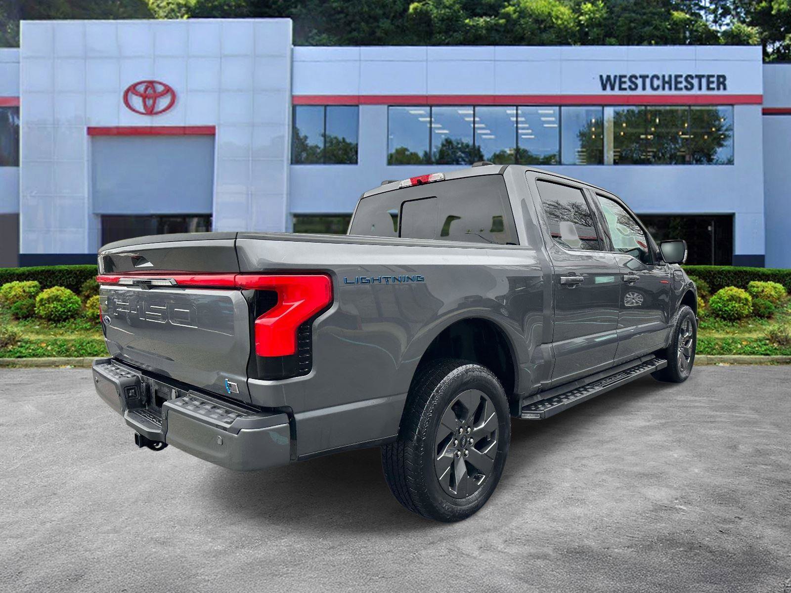 Used 2023 Ford F150 Lightning Lariat image 4