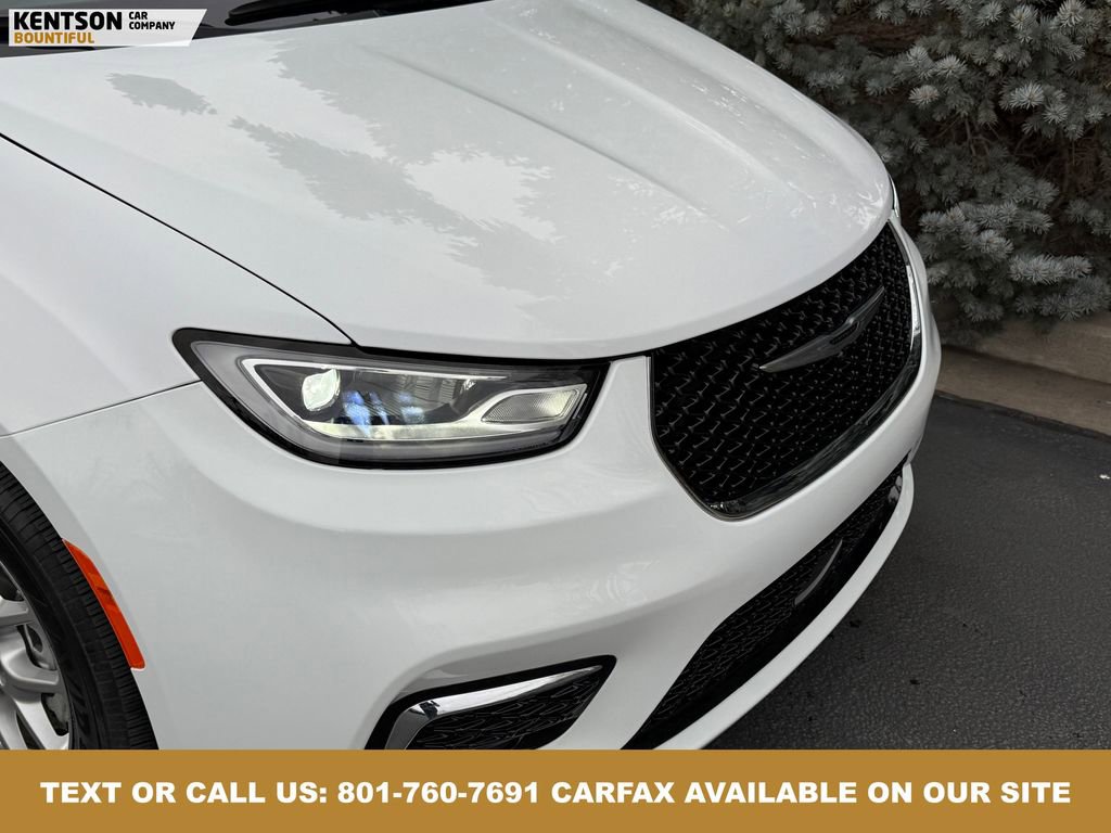 Used 2024 Chrysler Pacifica Touring-L image 14