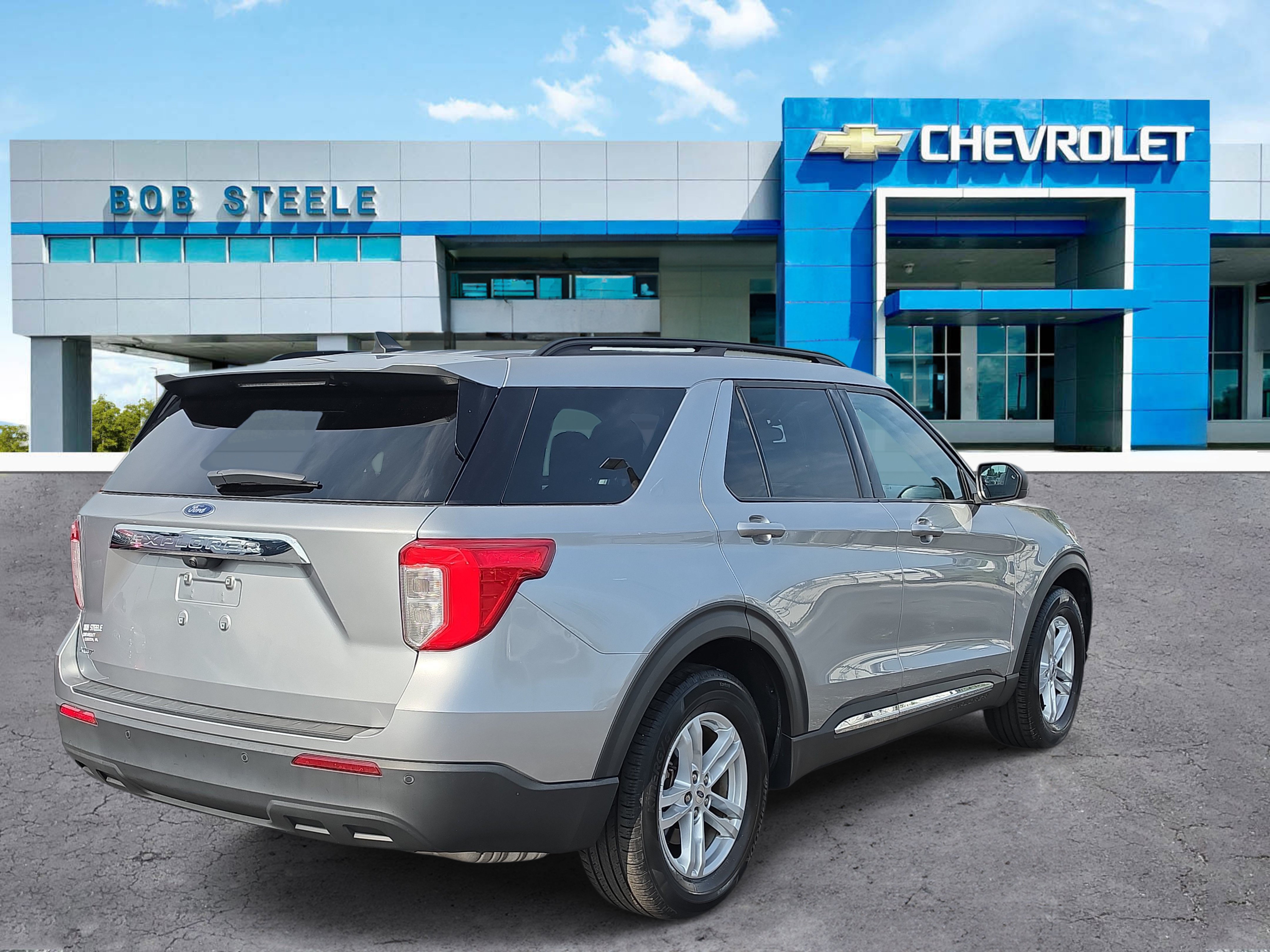 Used 2023 Ford Explorer XLT RWD image 4