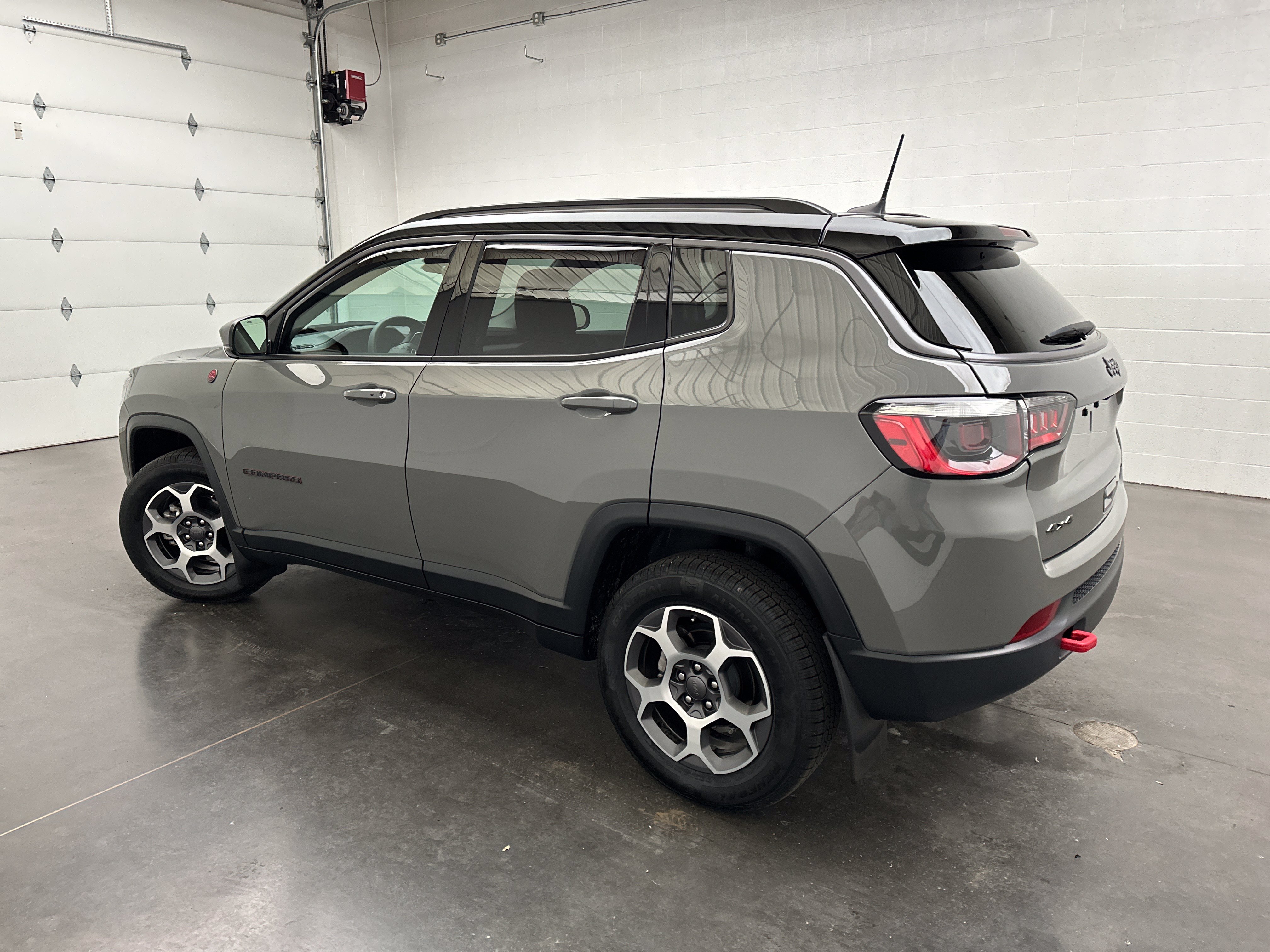 Used 2022 Jeep Compass Trailhawk AWD/4WD image 7