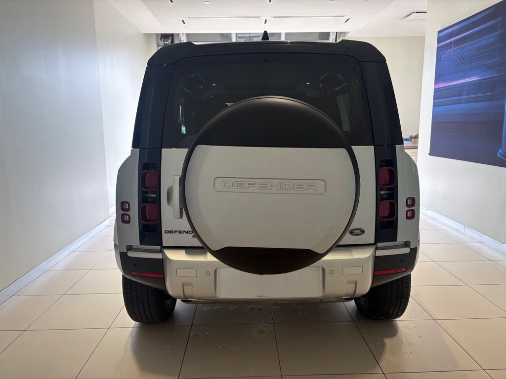 Used 2022 Land Rover Defender 110 SE AWD/4WD image 3