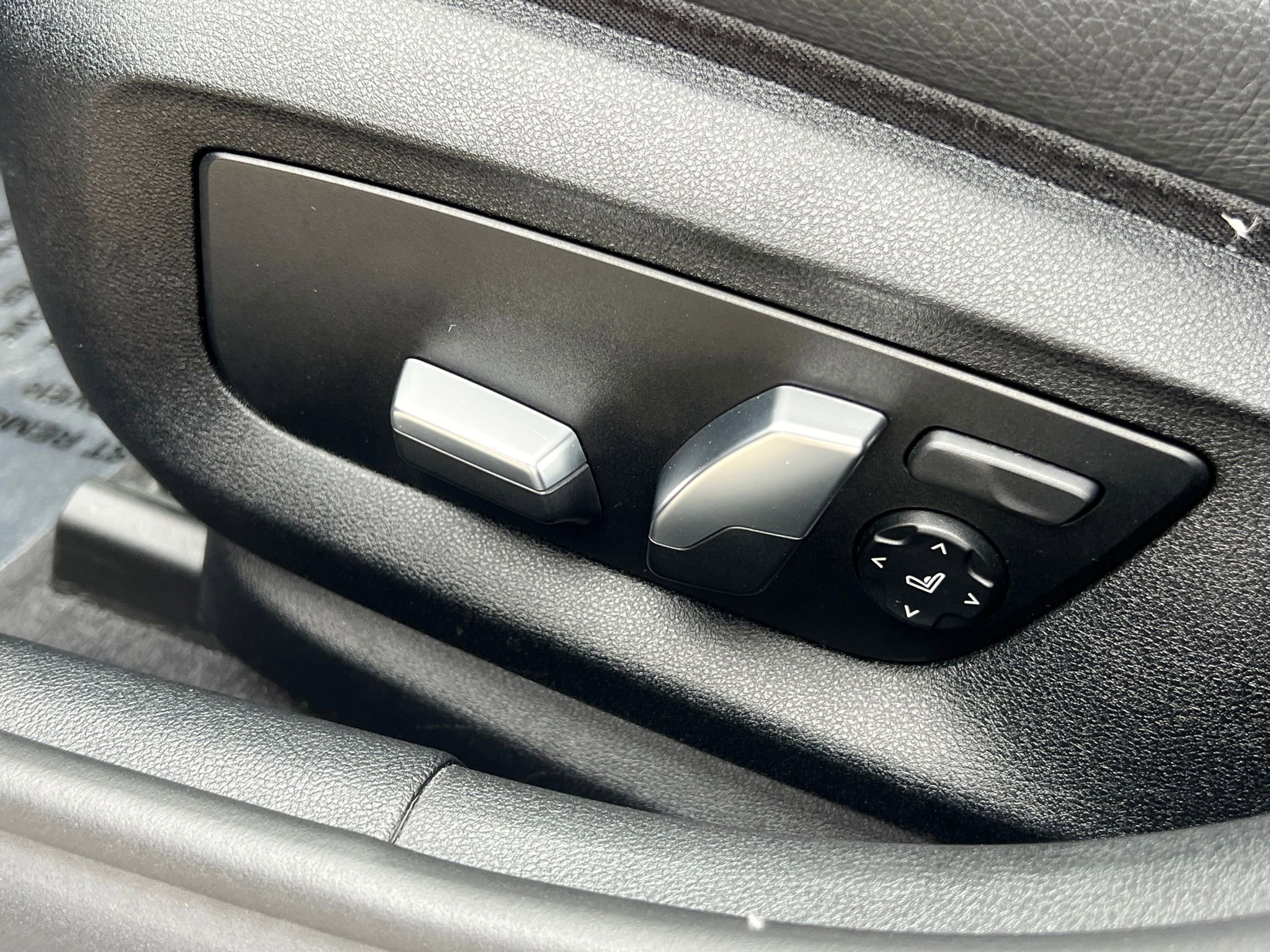 Used 2021 BMW 540i xDrive image 36