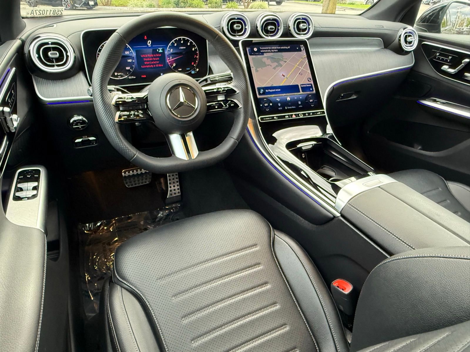 Used 2025 Mercedes-Benz GLC 300 4MATIC image 32