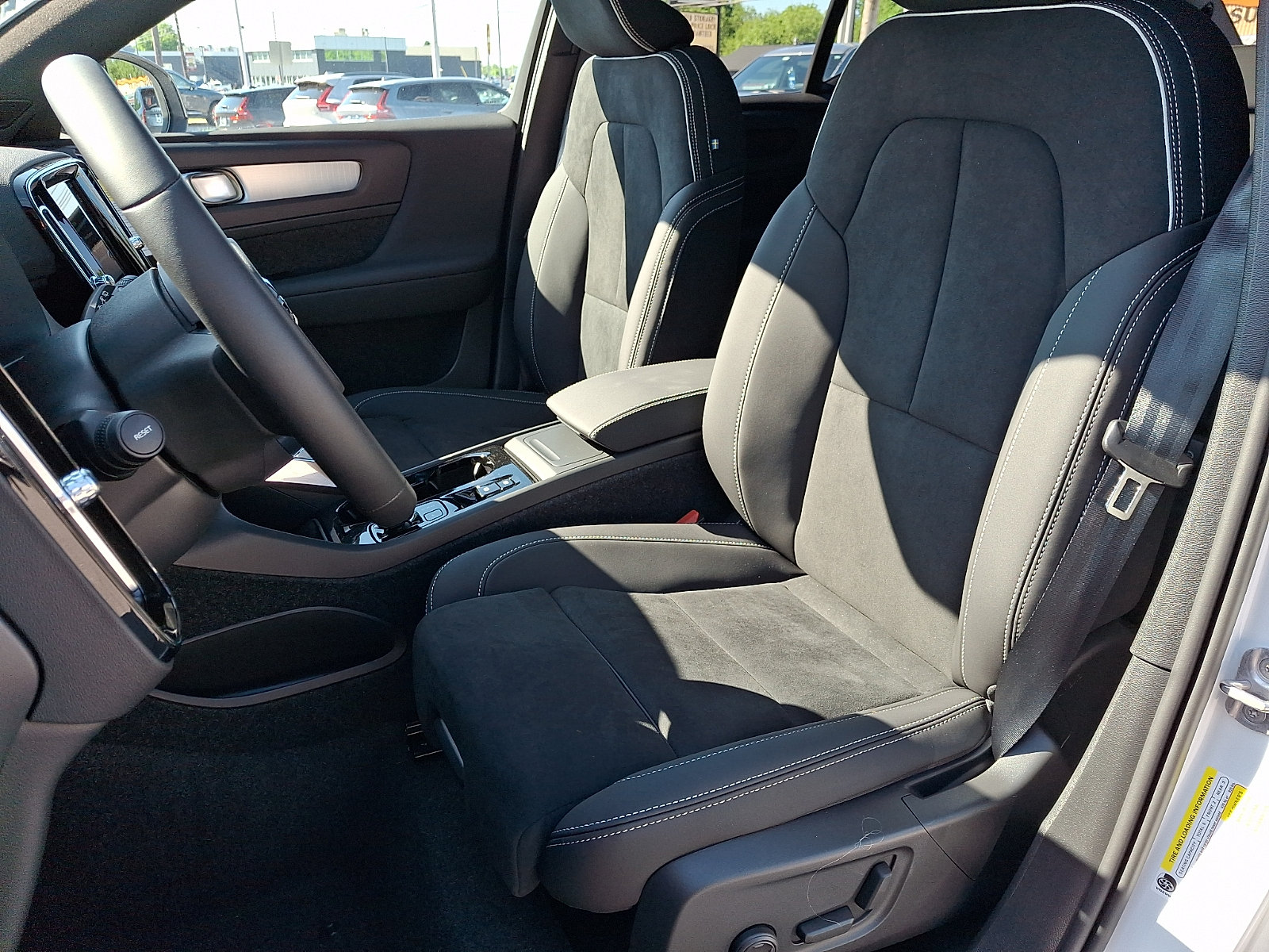 New 2026 Volvo XC40 B5 Ultra w/ Climate Package AWD/4WD image 6