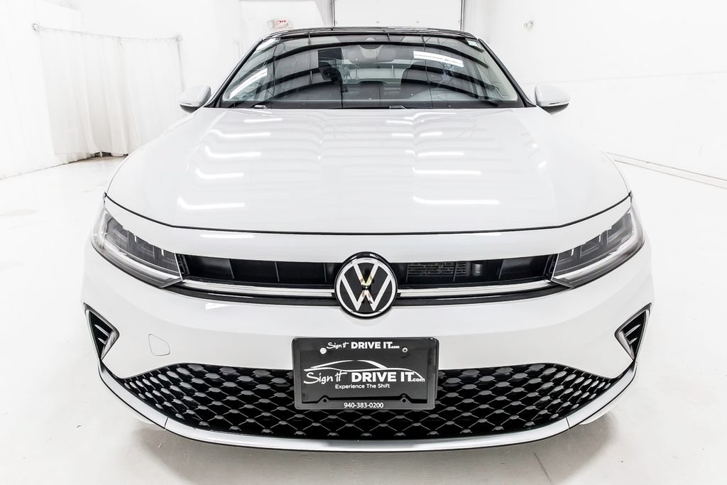 Used 2025 Volkswagen Jetta SEL FWD image 11