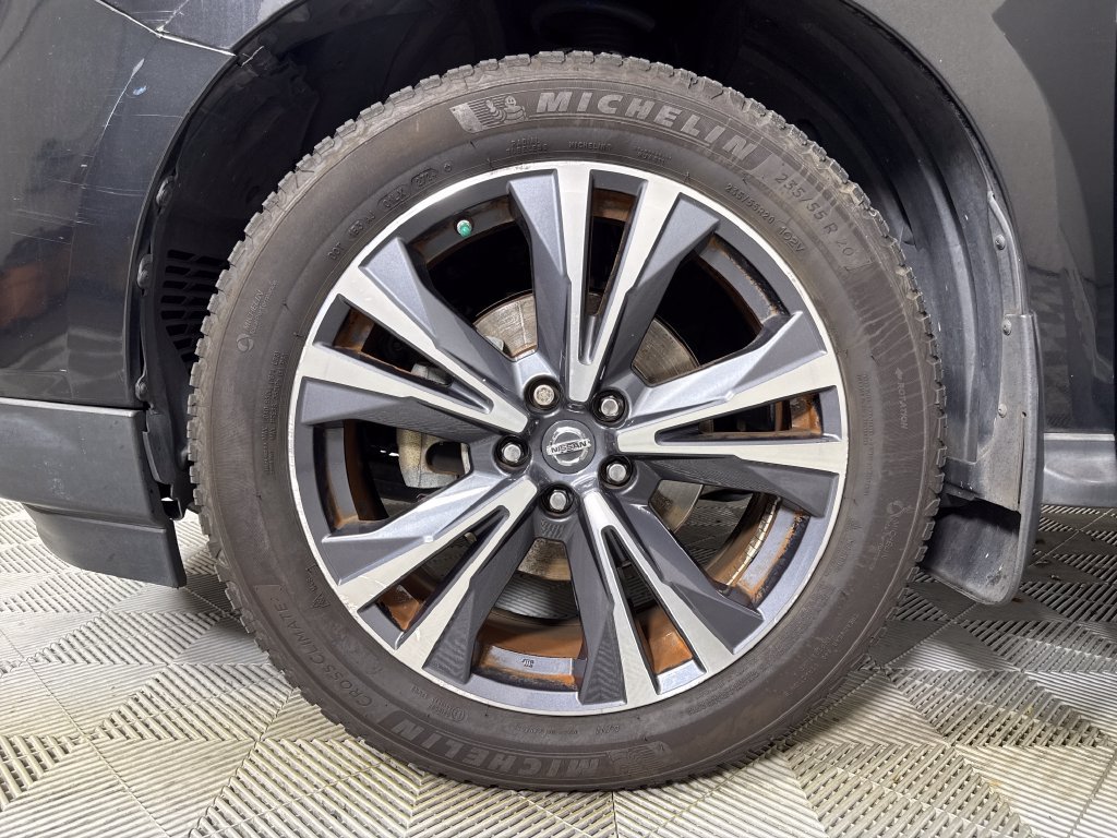 Used 2017 Nissan Pathfinder Platinum FWD image 25