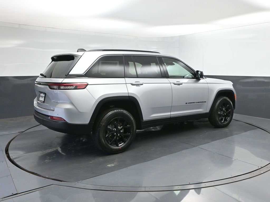 New 2026 Jeep Grand Cherokee Altitude image 15