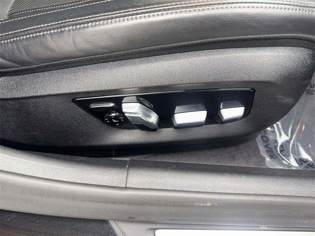 Used 2020 BMW M550i xDrive w/ Executive Package image 48