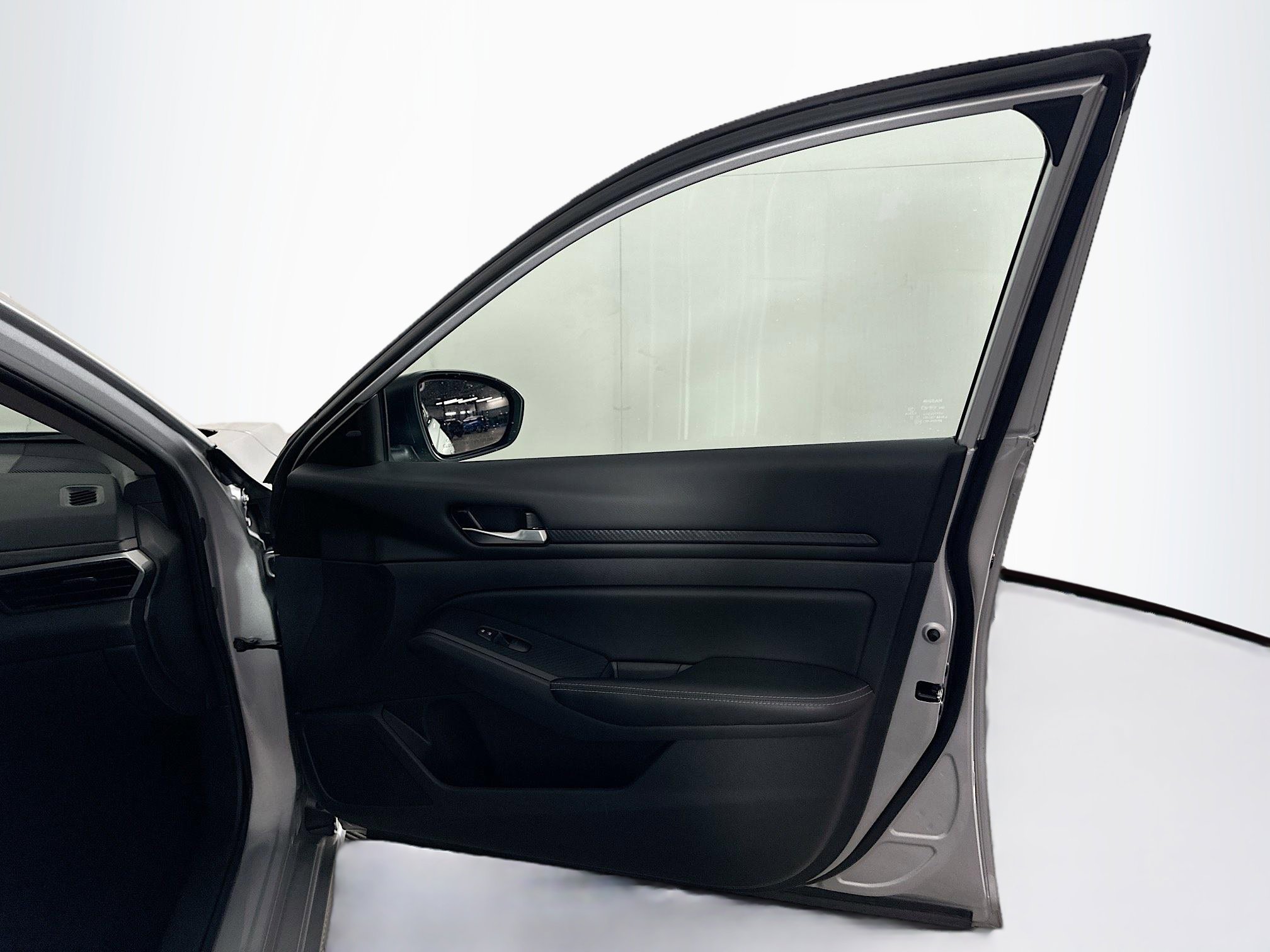 Used 2024 Nissan Altima 2.5 SV image 29