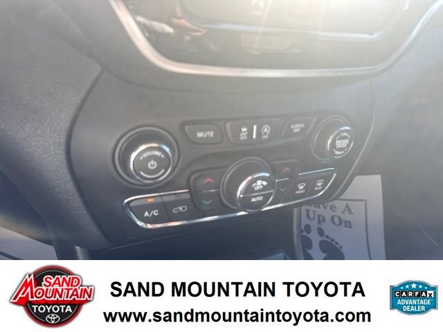 Used 2019 Jeep Cherokee Limited AWD/4WD image 23