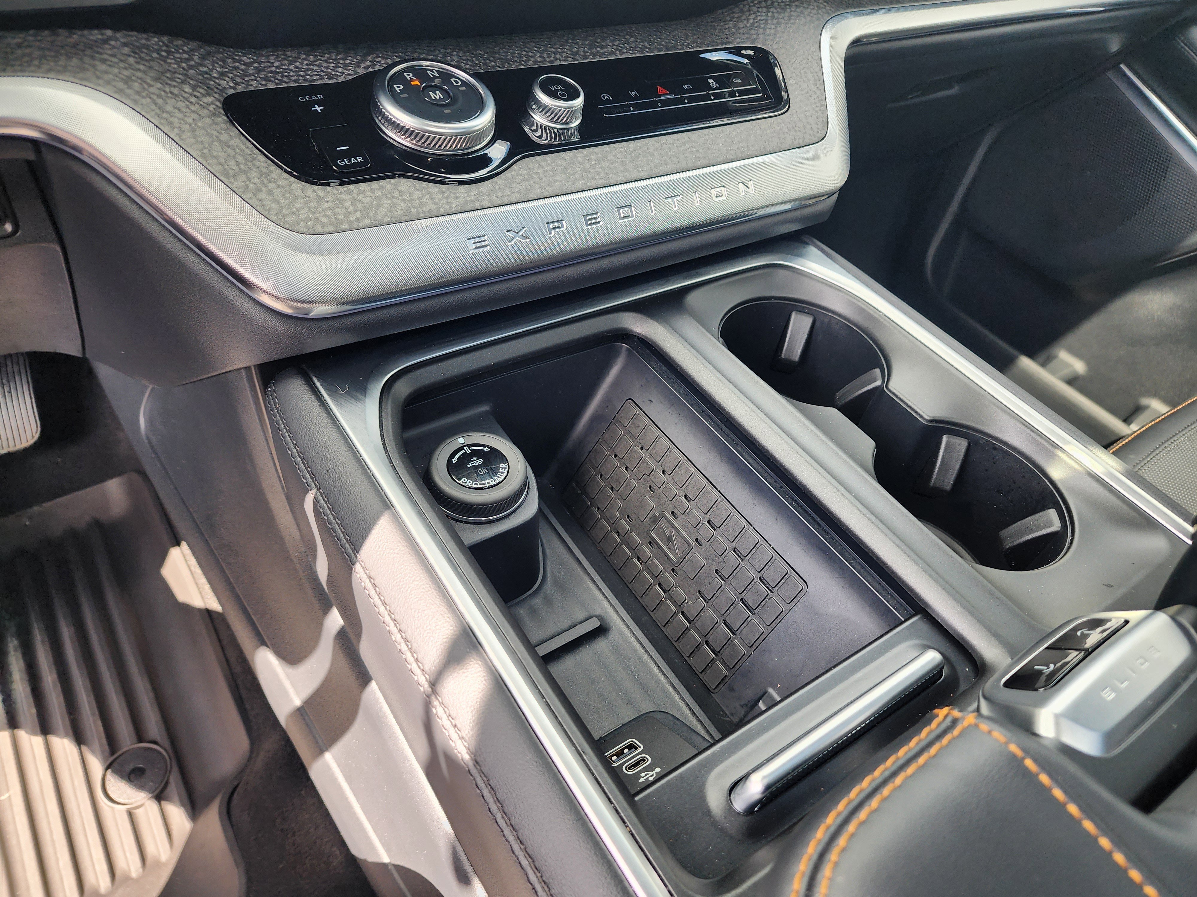 Used 2025 Ford Expedition Tremor image 33