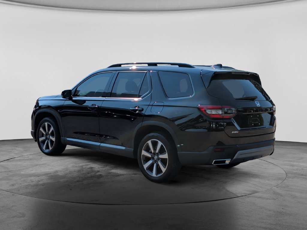 Used 2025 Honda Pilot Touring image 5