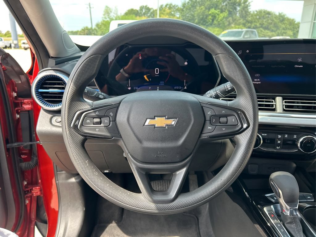 Used 2024 Chevrolet Trax LT FWD image 17